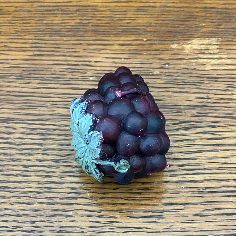 New Grape Bunch Candle - Picture 3 of 3